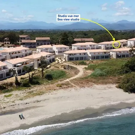 2 Personnes Vue Et Pieds Dans L'eau * Linguizzetta