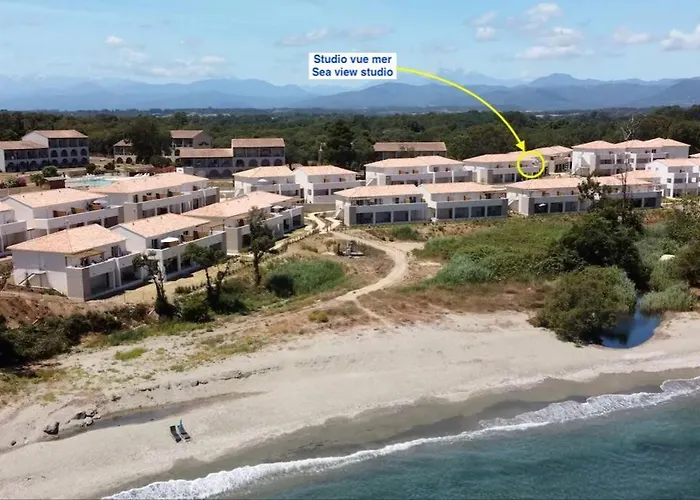 2 Personnes Vue Et Pieds Dans L'eau * Linguizzetta